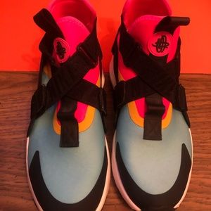 NEVER WORN Nike Air flex sneakers